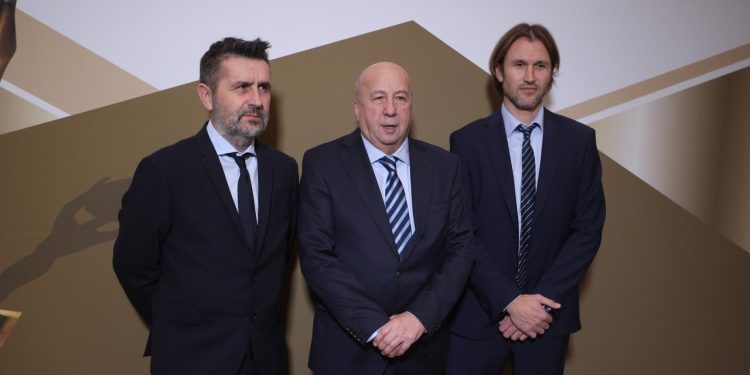 Sportske novosti – Pitanje je tko će u Dinamu raditi prijelazni rok, a igrača koji im je trebao pustili su na Bliski istok