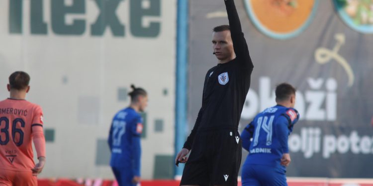 Sportske novosti – Stari Osijekov prijatelj i ostali suci oštetili su ‘bijelo-plave’, ali veći dio problema napravio je netko drugi
