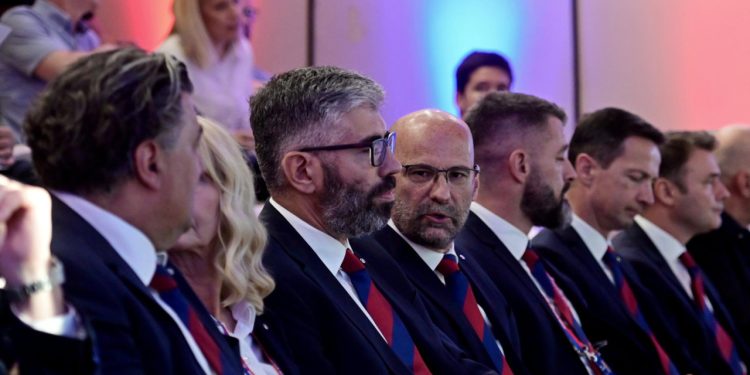 Sportske novosti – UŽIVO: Hajduk objavio gubitak i ime novog predsjednika Skupštine, Štimac odmah otišao, Jakobušić odustao od govora