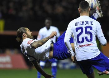 Sportske novosti – VIDEO: Livaja zabio ‘škaricama’, Hajduk se spasio u neviđenoj završnici! Dva isključenja za Šibenik