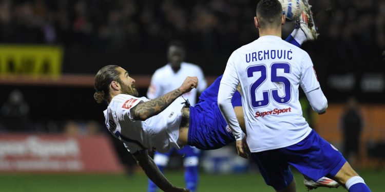 Sportske novosti – VIDEO: Livaja zabio ‘škaricama’, Hajduk se spasio u neviđenoj završnici! Dva isključenja za Šibenik