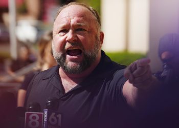 Sudac blokira prodaju InfoWars aukcije — RT World News