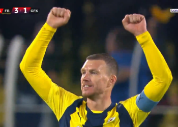 Super gol Džeke! Mourinho luduje i ovako slavi…