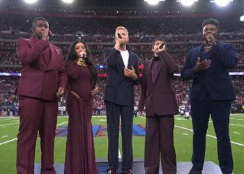 Svi obožavatelji govore istu stvar o izvedbi himne prije božićne utakmice NFL-a