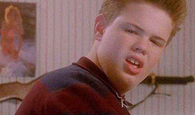 Tamna strana Zvijezda Sam u kući Devin Ratray: Kako je glumac Buzz McCallister priznao krivnju po dvije točke optužnice za obiteljsko nasilje ‘nakon što je zadavio svoju djevojku’ u nemilosti