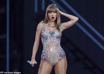 Taylor Swift i Travis Kelce daju raskošan dar za parove jednom od njegovih suigrača iz Chiefsa i njegovoj djevojci
