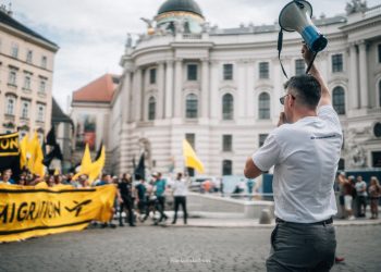 This man believes he has a plan to solve the refugee crisis in the EU — RT World News