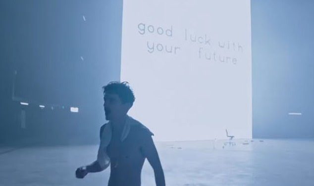 Timothee Chalamet pleše bez majice i razbija gitaru u bizarnom livestream videu