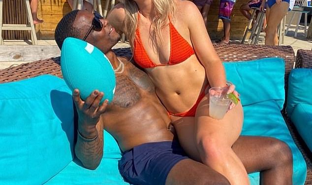 Tko je Mikaela Worley? Sve što trebate znati o budućoj ženi Jeremyja Reavesa nakon što ju je zaprosio na terenu