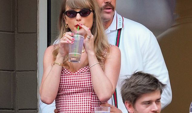 Travis Kelce ‘očito voli’ Taylor Swift dok se sve više priča o zarukama uoči zajedničkog obiteljskog Božića