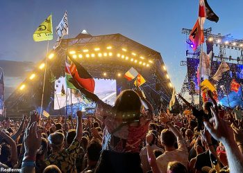 Tri moćne pop zvijezde ‘rezervirane su za Glastonbury 2025’ nakon što je Rod Stewart potvrđen za mjesto legendi