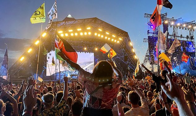 Tri moćne pop zvijezde ‘rezervirane su za Glastonbury 2025’ nakon što je Rod Stewart potvrđen za mjesto legendi