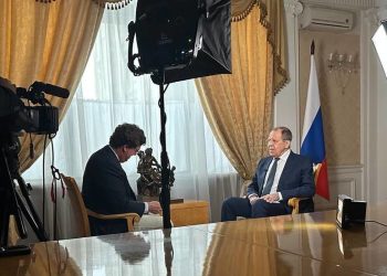 Tucker Carlson najavljuje intervju s Lavrovom — RT Rusija i bivši Sovjetski Savez