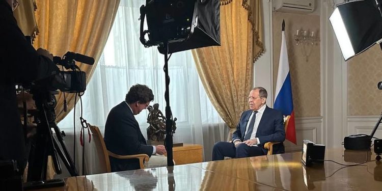 Tucker Carlson najavljuje intervju s Lavrovom — RT Rusija i bivši Sovjetski Savez