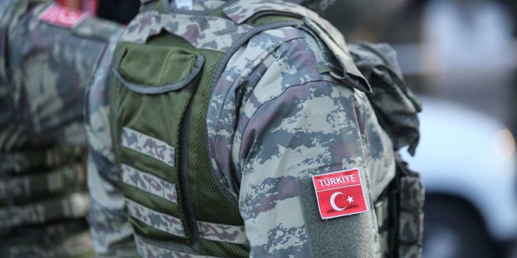 Türkiye ‘nagomilava snage’ na sirijskoj granici – WSJ — RT World News