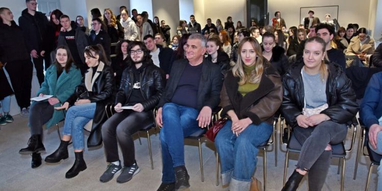 U Sinju potpisani ugovori za program za mlade obitelji “Ostani Tu”