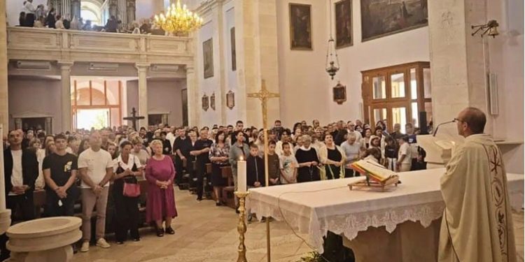 U kaštelanskoj župi broje ljude koji dolaze na misu: “Pričestilo se ukupno 655 vjernika, što je 55 posto…”