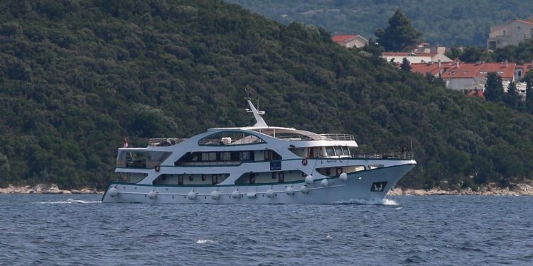 U luci Krilo potonuo brod, pravovremena akcija vatrogasaca spriječila veće ekološke posljedice