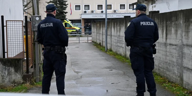 U napadu nožem u hrvatskoj školi 7-godišnjak je ubijen, 6 ljudi je ranjeno, priopćila je policija