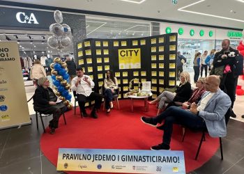 U sklopu događaja ‘Pravilno jedemo i gimnasticiramo’ roditelji i djeca učili o važnosti sporta i uravnotežene prehrane