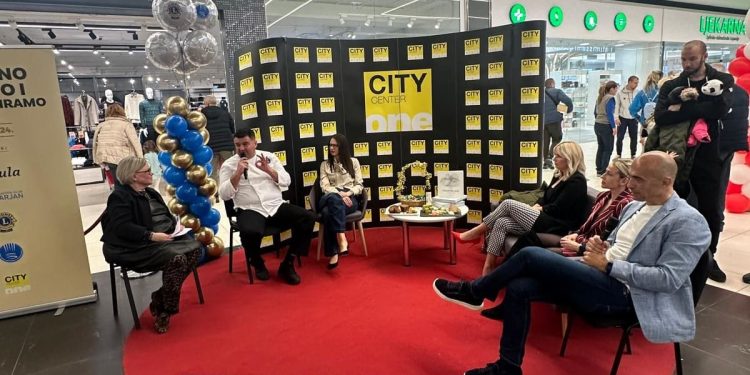 U sklopu događaja ‘Pravilno jedemo i gimnasticiramo’ roditelji i djeca učili o važnosti sporta i uravnotežene prehrane