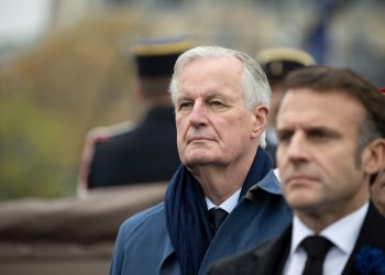 UDARAC MACRONU Francuski premijer podnio ostavku, produbljuje se politička kriza | NACIONAL.HR