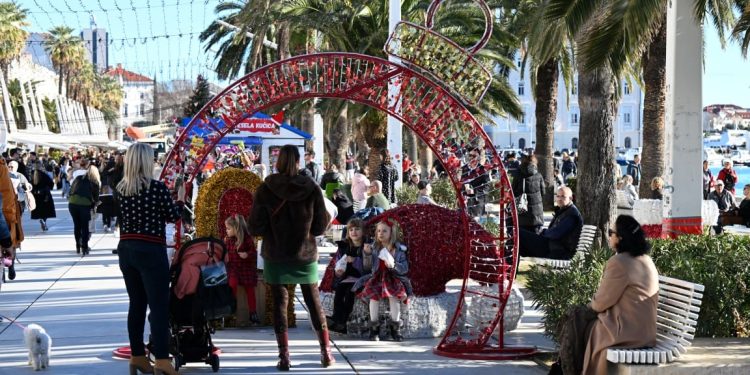 UDRUŽENJE OBRTNIKA SPLIT U SKLOPU AKCIJE ‘A DI SI TI?!’ NUDI VOĐENU TURISTIČKU TURU ZA GRAĐANE: Upoznaj svoj grad, pomoć za potrebite