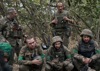 Ukrajina smijenila zapovjednika usred ruskog napredovanja na ključni grad — RT Rusija i bivši Sovjetski Savez