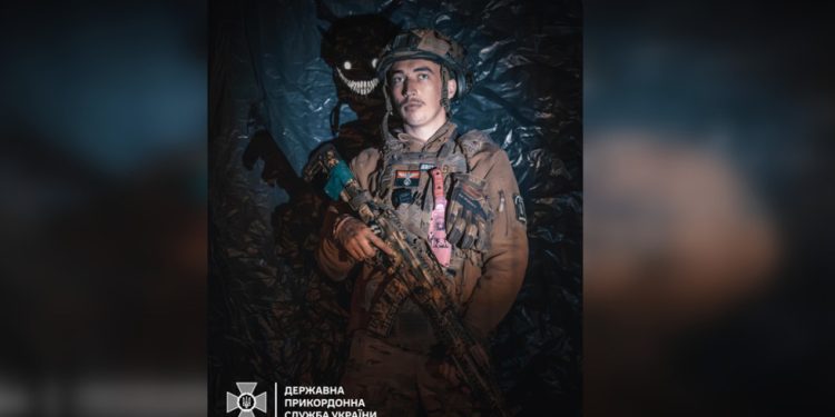 Ukrajinska granična agencija objavila je fotografiju vojnika koji nosi nacističke simbole — RT Rusija i bivši Sovjetski Savez