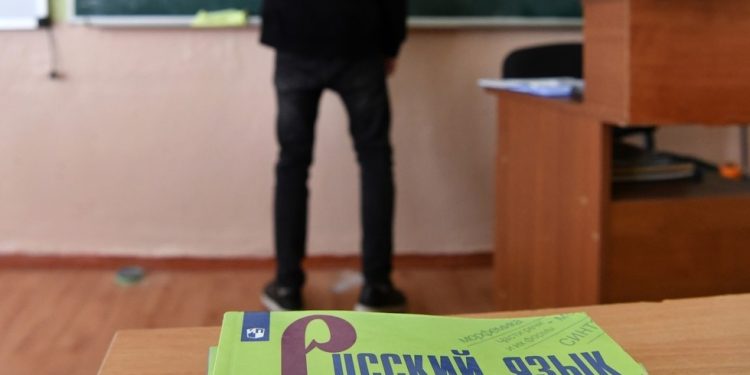 Ukrajinska omladina preferira druge jezike – voditelj jezika — RT Rusija i bivši Sovjetski Savez