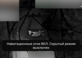 Ukrajinski transporter uništen dronom bombarderom u trik napadu (MOD VIDEO) — RT Rusija i bivši Sovjetski Savez