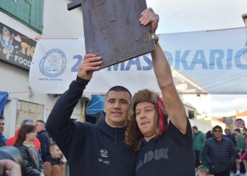 Ulicama Kaštela jurili karići, pobjednici dobili lipu ‘kesu novca’, a kažu: “Prvak je samo jedan, a to je Hajduk”