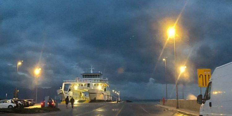 Važna obavijest: Večeras neće isploviti trajekt za Stari Grad na Hvaru