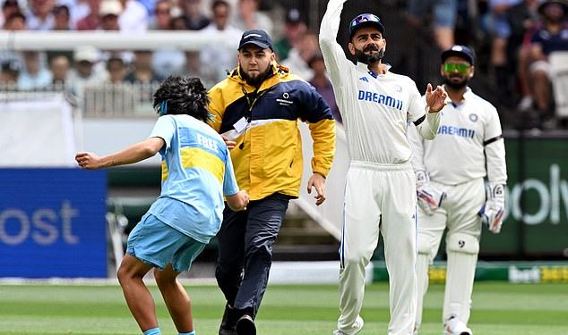 Virat Kohli uhvaćen je u JOŠ JEDNOM šokantnom okršaju u MCG-u nakon što je maltretirao Sama Konstasa – dok Steve Smith postiže stoljeće