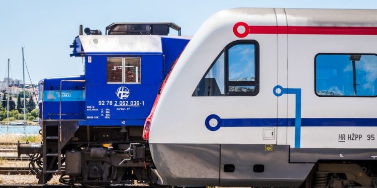 Vlak iz Splita krenuo za Zagreb. ‘Zapeo’ u Kninu i vratio se u Split
