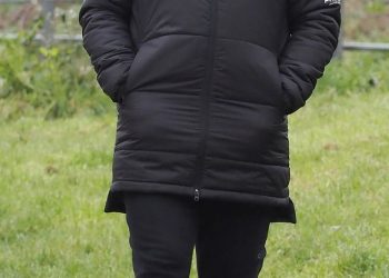 Wayne Rooney viđen je po prvi put otkako se supruga Coleen vratila u Ujedinjeno Kraljevstvo nakon njezinog angažmana u I’m A Celeb dok on ostaje u Plymouthu ‘boreći se da spasi svoj posao’ (ali imao je vremena obrijati tu bradu)