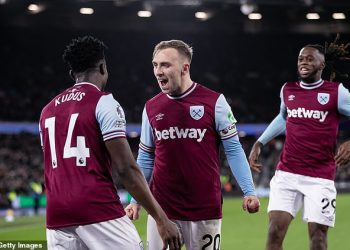 West Ham 2-1 Wolves: Jarrod Bowen zadivljujućim pobjednikom stvara pritisak na Garyja O’Neila dok Čekićari odaju počast Michailu Antoniju u emotivnoj noći