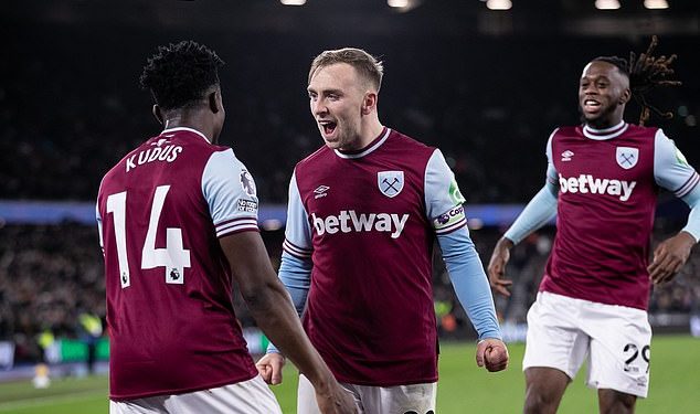 West Ham 2-1 Wolves: Jarrod Bowen zadivljujućim pobjednikom stvara pritisak na Garyja O’Neila dok Čekićari odaju počast Michailu Antoniju u emotivnoj noći