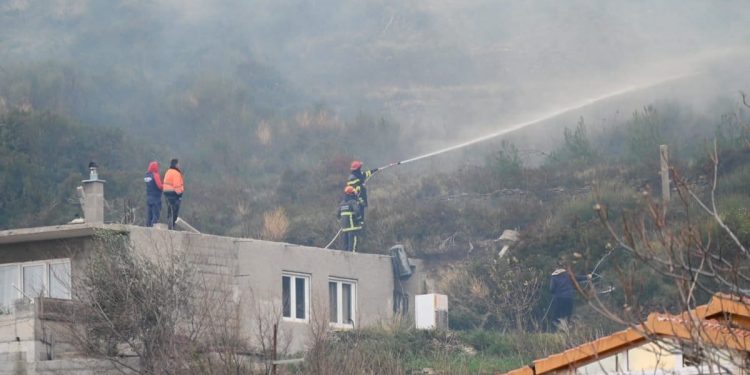 ŽRNOVČANI BRANE SVOJE DOMOVE “Ne možemo vjerovati da smo ovo doživjeli samo dan nakon Božića. Samo se nadam da ovo netko nije napravio i ugrozio ljudske živote”