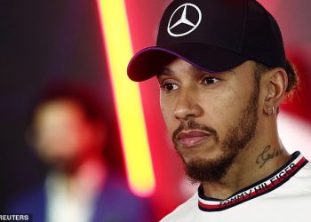 Zadivljujući trenutak kada Lewis Hamilton poziva na prijevremenu MIROVINU u radijskoj svađi sa svojom momčadi dok nesretni kraj Mercedesove karijere pada na nisku razinu u VN Katara