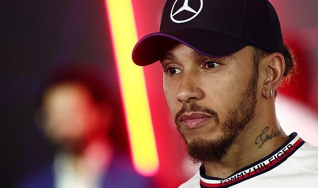 Zadivljujući trenutak kada Lewis Hamilton poziva na prijevremenu MIROVINU u radijskoj svađi sa svojom momčadi dok nesretni kraj Mercedesove karijere pada na nisku razinu u VN Katara
