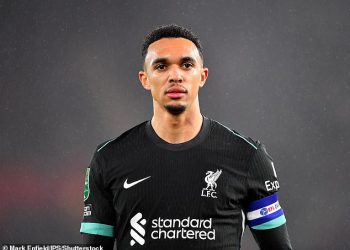 Zašto je situacija s ugovorom Trenta Alexandera-Arnolda drugačija od one Liverpoolovih suigrača Mohameda Salaha i Virgila van Dijka dok Jamie Carragher izdaje upozorenje zbog dogovora sa zvijezdom Redsa na ljeto