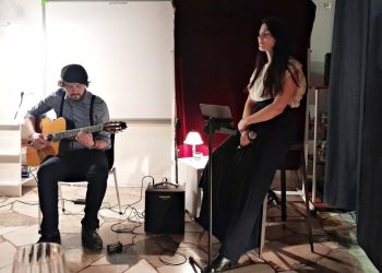 Zatvoreni koncert u centru grada: Nera Stipičević u Splitu pjevala pred 40 ljudi. Bilo je magično