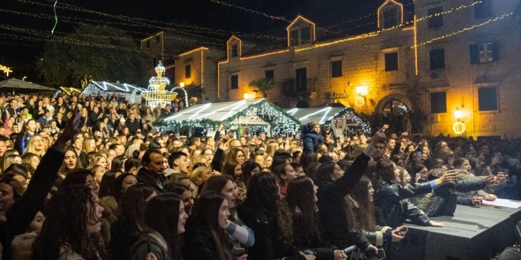 Zbog lošeg vremena Psihomodo Pop odgođen za 19. prosinca – Advent Makarska dobiva udarni vikend