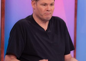 Zvijezda Potjere Mark Labbett žestoko napada bivšu Hayley Palmer i tvrdi da njihova veza nije bila ozbiljna – nakon što je otkrila da je zbog “traumatičnog” razlaza bila na terapiji