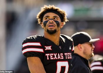 Zvijezda sveučilišnog nogometa koju je izgazio Fernando Carmona iz Arkansasa prekida šutnju usred poziva da se suparnik zabrani