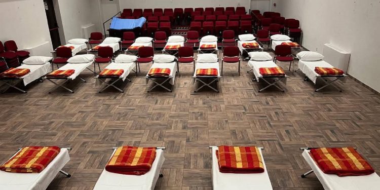 ZAPELI U SNIJEGU Organiziran smještaj za putnike u Lici. Ravnateljstvo civilne zaštite objavilo detalje | NACIONAL.HR