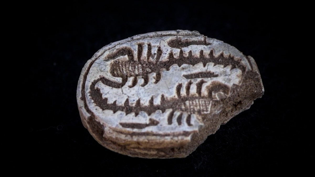 Drevni egipatski amulet 