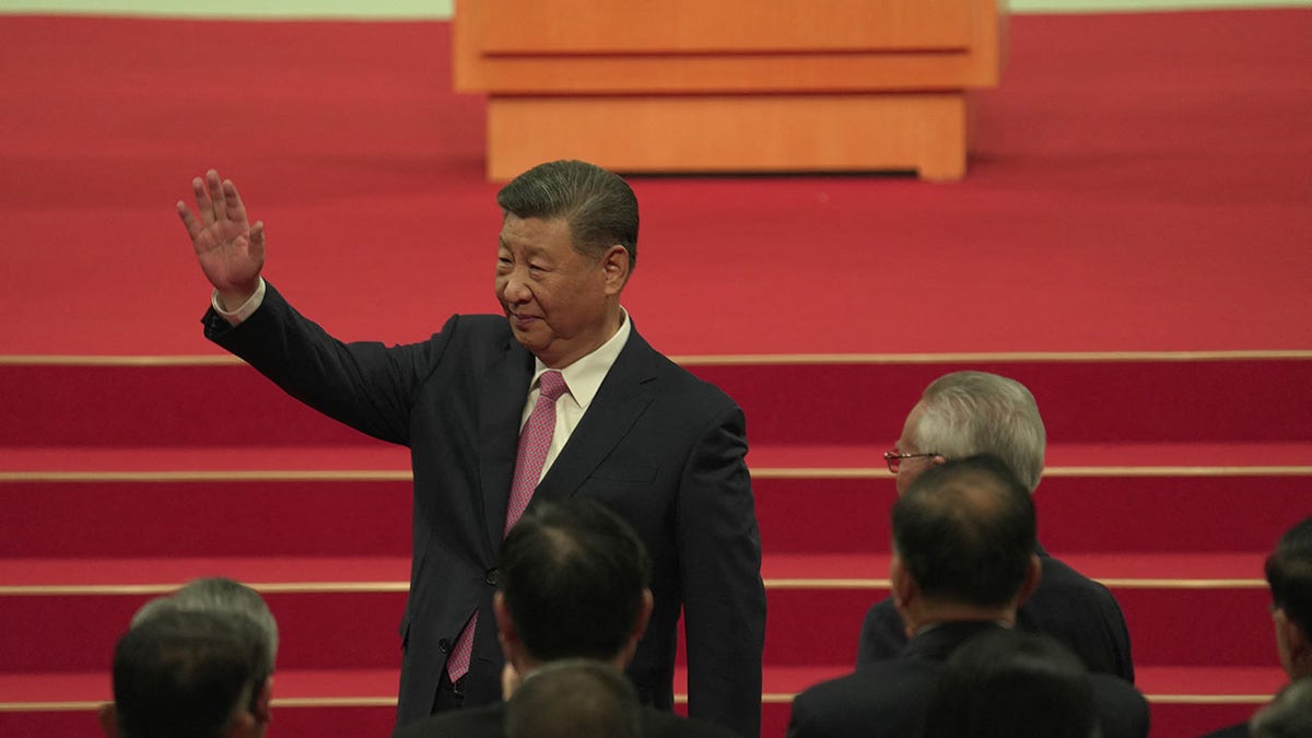 Xi Jinping maše na događaju