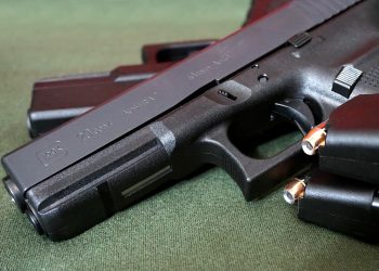 NAORUŽAN DO ZUBA Po Puli šetao s pištoljem i noževima, imao je i drogu | NACIONAL.HR